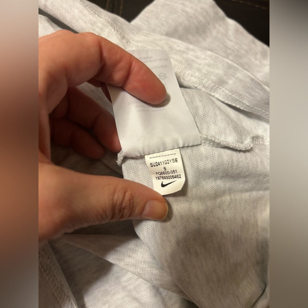 NWOT. Nike Sportswear Classic T. Size S. - Picture 11 of 13